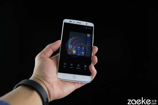 除了更好玩的指纹呢?TCL乐玩2C系统UI体验