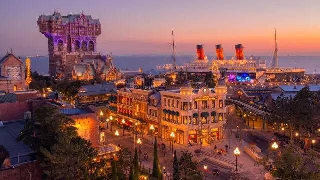 迪士尼开学典礼小朋友入园,上海迪士尼满月