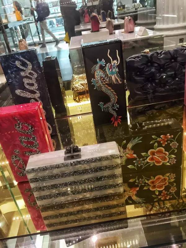 年会怎么穿衣服,年会穿什么衣服和鞋子