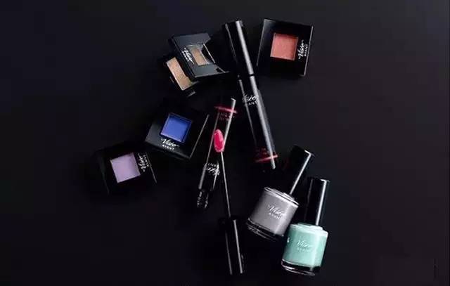 看了2018大牌的秋冬彩妆新品,2018秋冬彩妆必入合集