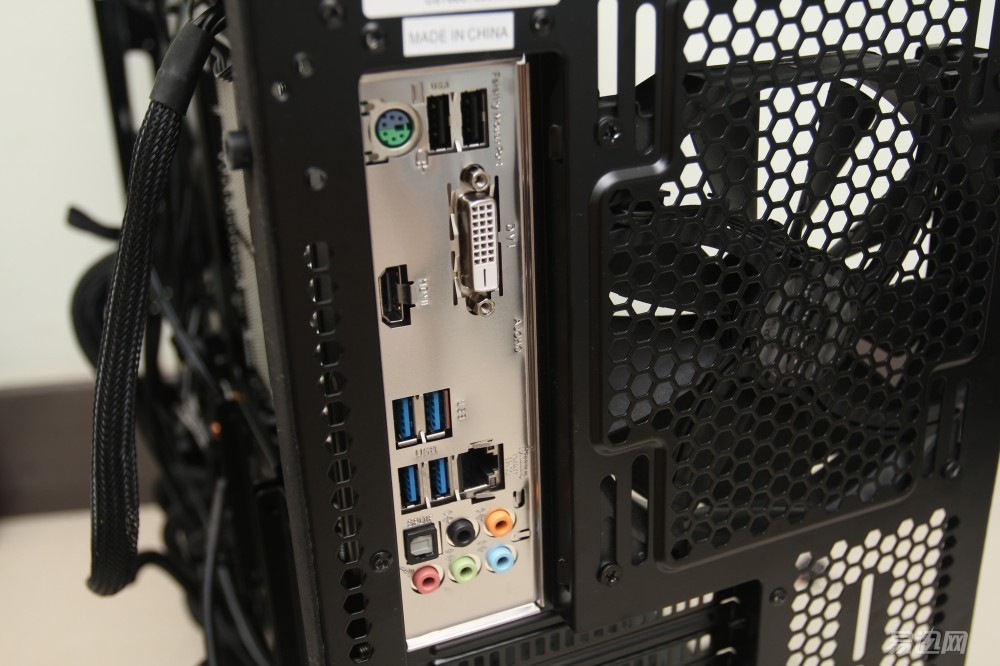 追风者515机箱可以装大主板吗,华擎b150装nvme