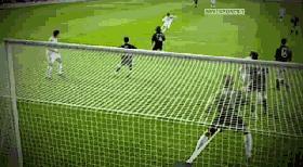 足球十大搞笑进球动图,足球搞笑进球动图gif图片