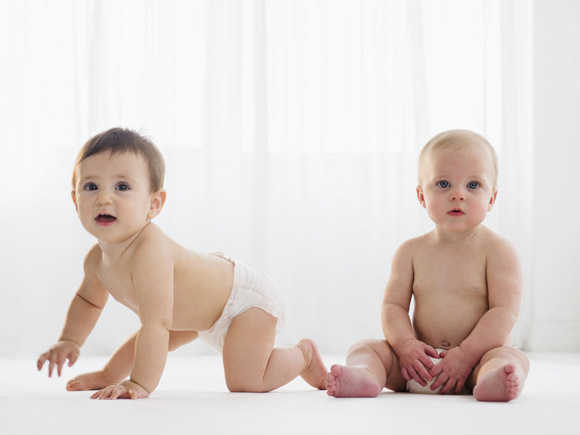 天再热也不要乱逼孩子喝水,天再热也千万别对孩子做这7件事