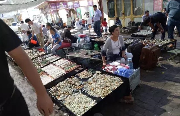 第一次逛*疆新**二道桥的和田玉交易市场见闻