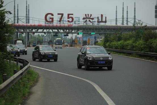 超多美图慎入！开神车，走丝路，这些不可思议的美景就在中国！