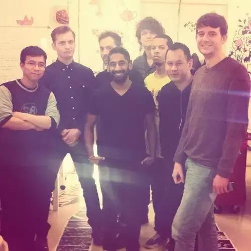 火进《纸牌屋》的奇妙手机游戏，竟然还是“门外汉”做的？