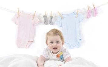 孩子该不该穿别人家的旧衣服,小孩出生穿别人家小孩子旧衣服