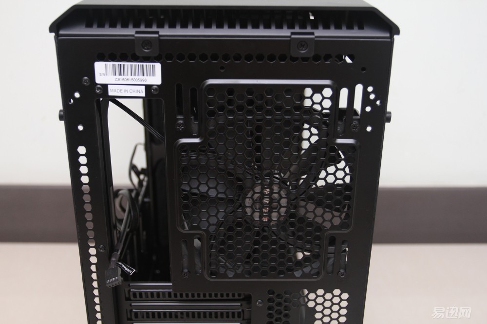 追风者515机箱可以装大主板吗,华擎b150装nvme