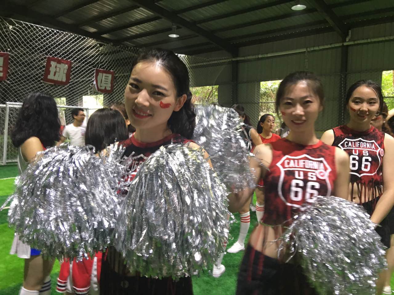 绿荫赛场战意浓和君学子情谊深--“梵恩诗杯”和君陕西足球赛