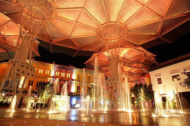 天气越来越热了夏日降温神器来了,热得就像在蒸笼里一样