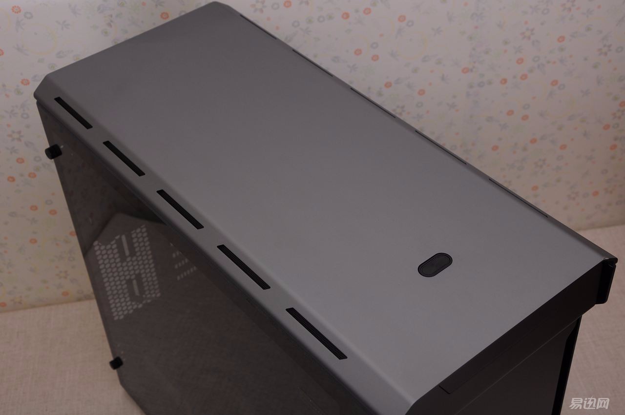 据说这板子和机箱搭配能释放洪荒之力