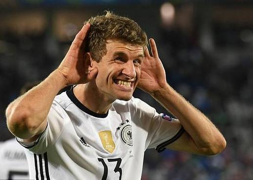 踢足球的男人适合谈恋爱吗,为什么要跟踢足球的男生谈恋爱