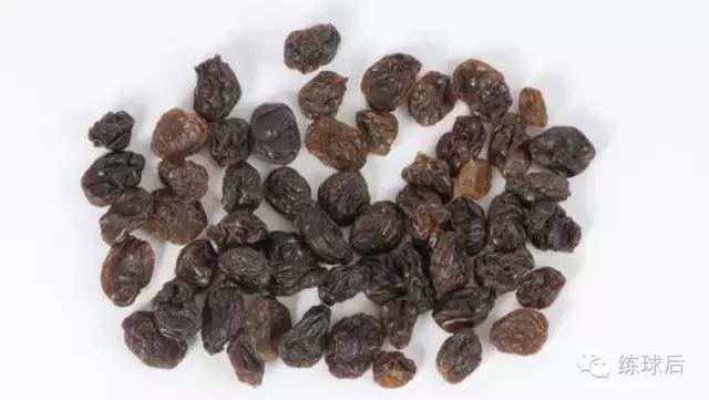 别喝红牛了，踢球的人，常吃这6种水果可以提高比赛成绩