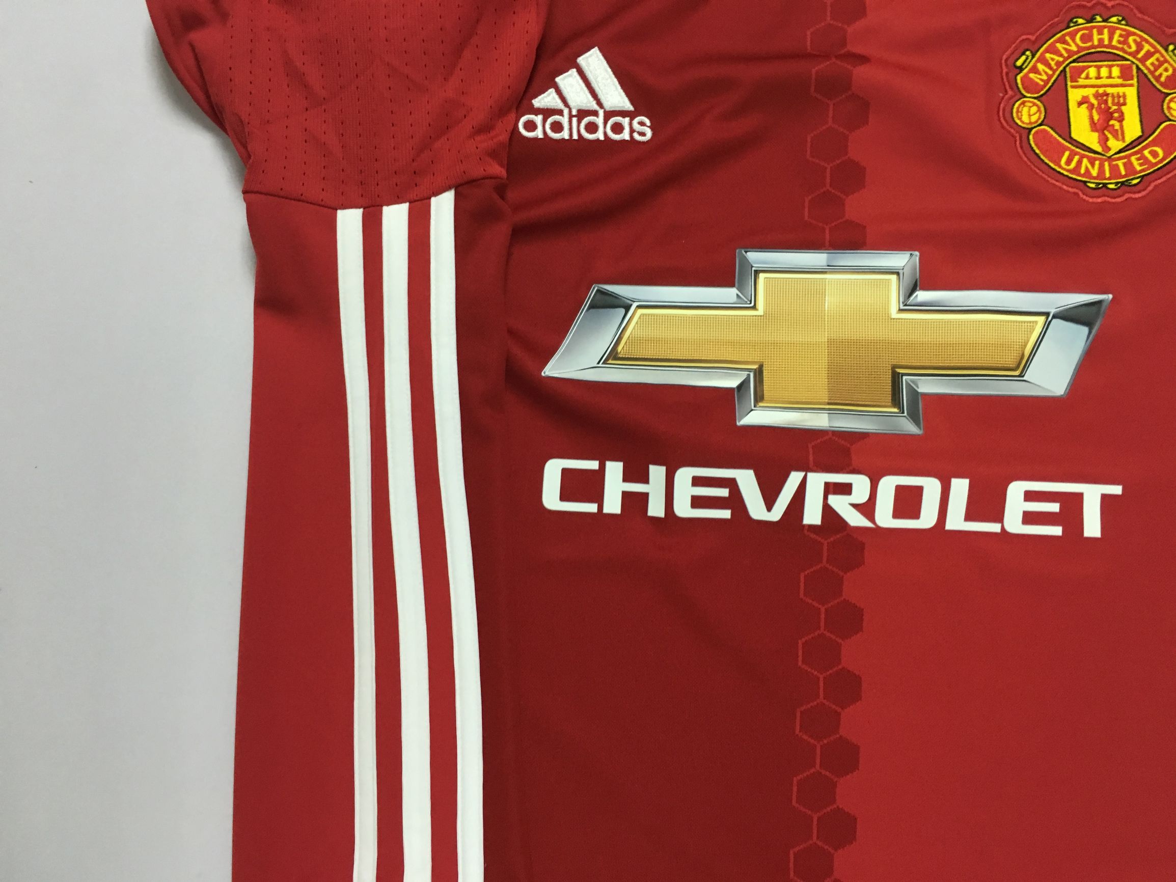 曼联新赛季球衣球员版和球迷版,曼联16-17队服