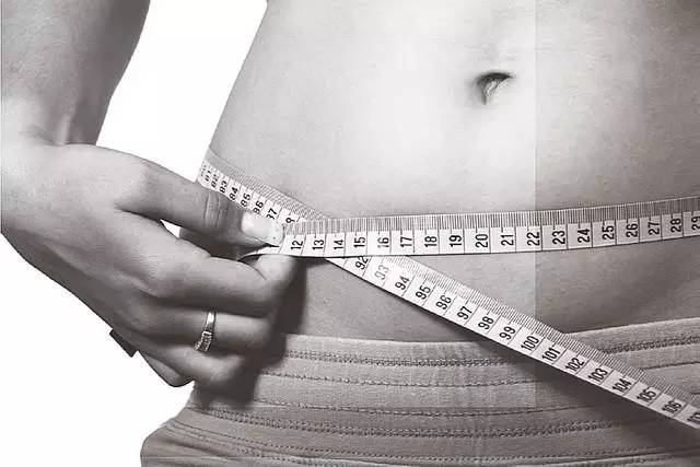 肚子是怎么瘦成有马甲线的,瘦的肚子和有马甲线的区别