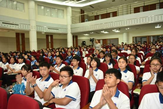 超多美图慎入！开神车，走丝路，这些不可思议的美景就在中国！