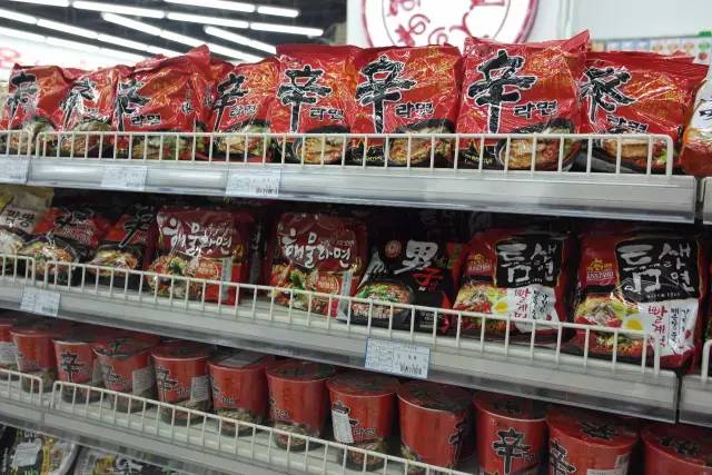 韩国进口乐天扁桃仁夹心巧克力,韩国进口乐天巧克力打糕派