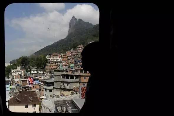 任你们怎么笑话里约，全世界旅行者就是爱它|里约专题足球篇