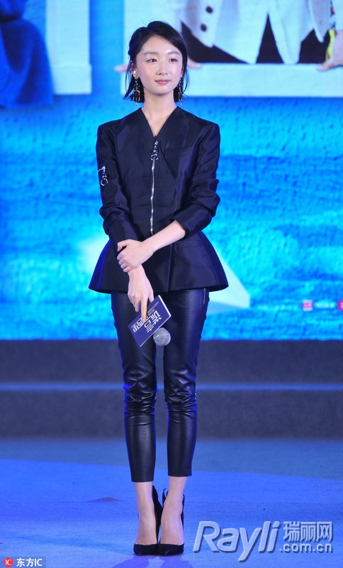 baby最惊艳的穿衣,baby大红裙超惊艳