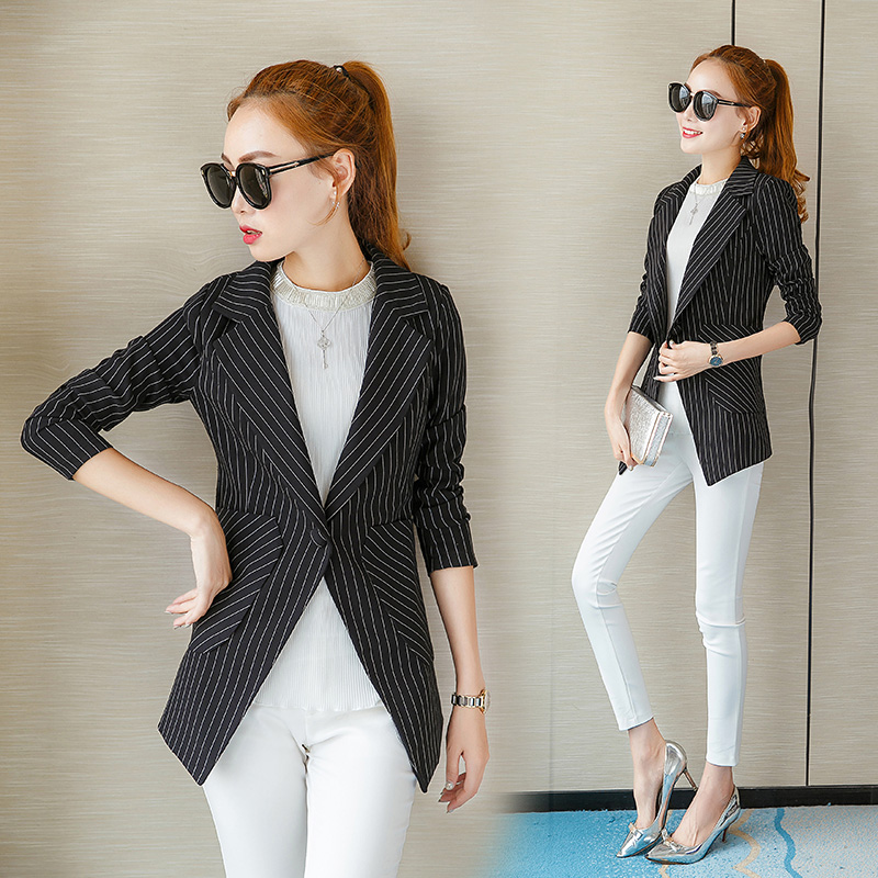 穿衣选干练小西装，美美得无所畏惧