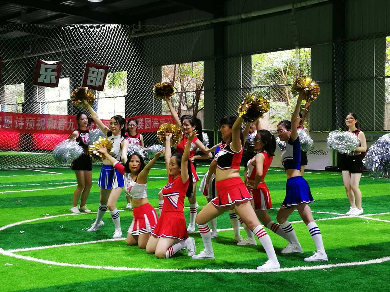 绿荫赛场战意浓和君学子情谊深--“梵恩诗杯”和君陕西足球赛