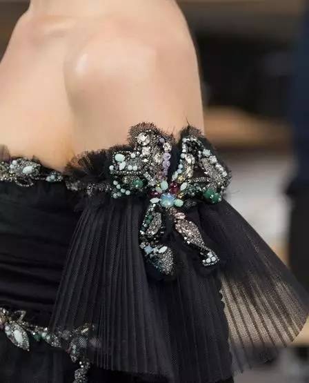 怎么判断一件衣服该不该留下来,怎样判断一件衣服值不值得买