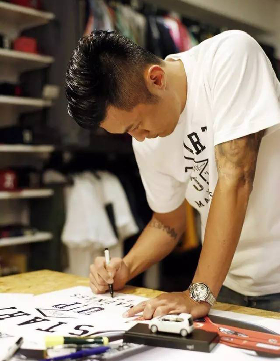 易刻 | 分针时针相遇的美妙 七夕用对表表达爱意