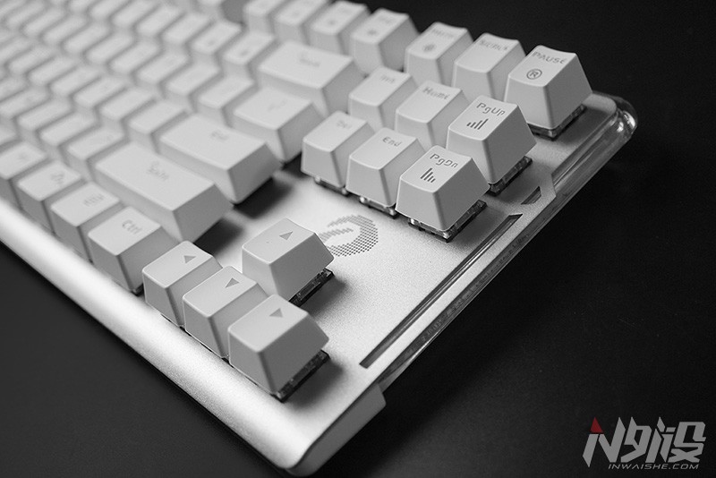 键盘也玩水冷?达尔优水耀EK815机械键盘拆解评测