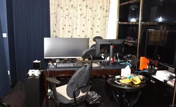 王思聪起居室曝光堆满玩偶和限量版球鞋!太有钱了