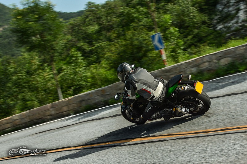 试车：满满的戾气？未必是件坏事——川崎Z1000