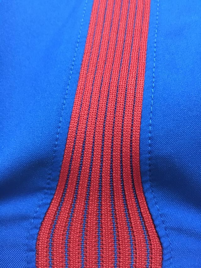 梅西牛仔短裤,梅西首秀穿的t恤