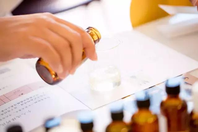 看秀，调香，见明星，用6天了解巴黎迷人的秘密