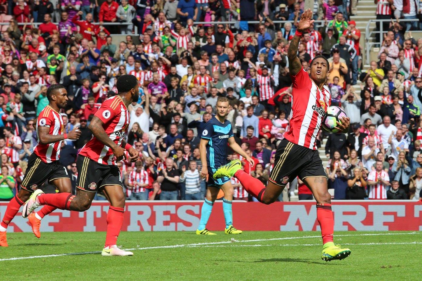 英超各球队球衣球鞋赞助商,英超第一轮战靴