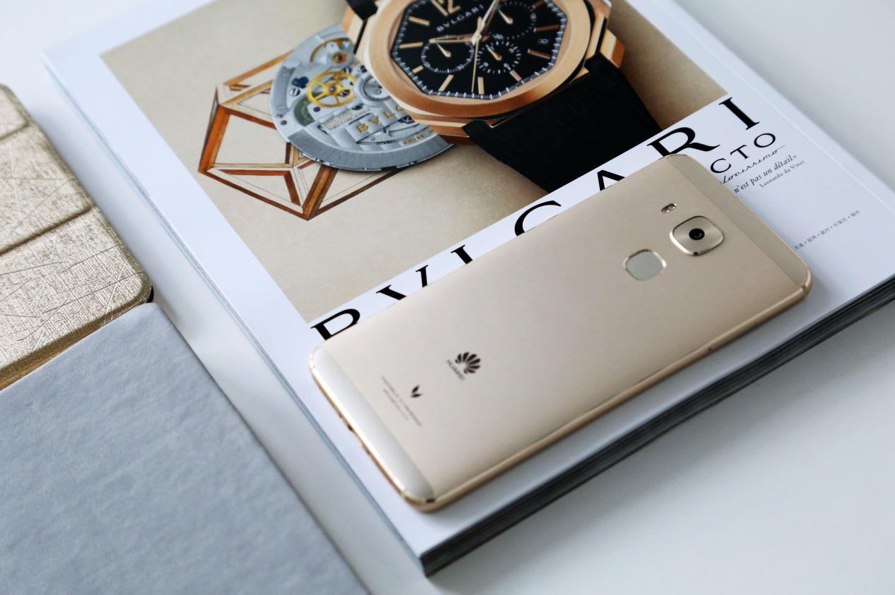 华为麦芒5上手体验2500元档旗舰机到底好在哪