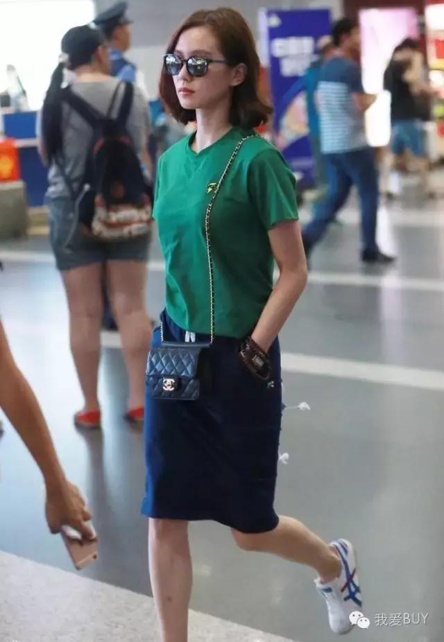 每周女星*服私**秀：89元T成功俘获刘诗诗，杨幂270元T够亲民