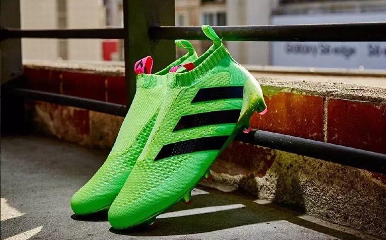 厄祖这双亮闪闪的鞋，用料竟然和手机壳一样