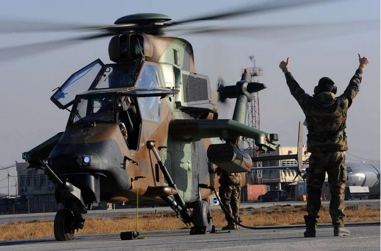 首款阿帕奇武装直升飞机,阿帕奇和中国最新武装直升机对比