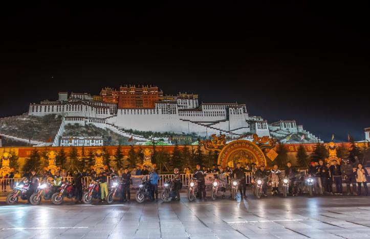 数百名杜卡迪车主齐聚北京，新款杜卡迪魔鬼Carbon现身