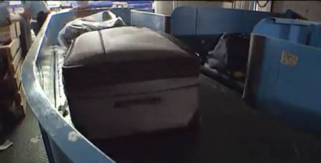 国外飞机上安检时丢失物品怎么办,坐飞机行李怎么放才不会被偷