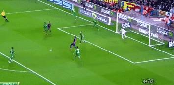 苏亚雷斯凌空斩绝杀,苏亚雷斯不触球转身过人