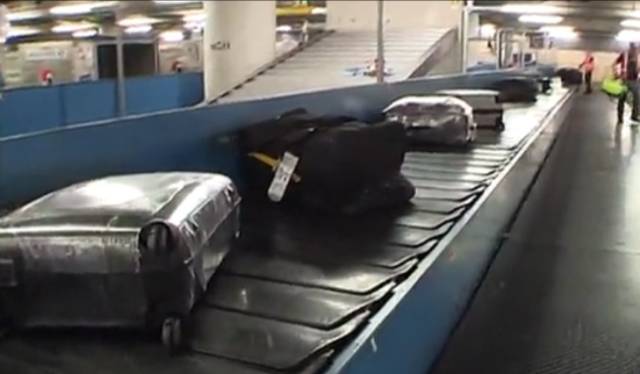 国外飞机上安检时丢失物品怎么办,坐飞机行李怎么放才不会被偷