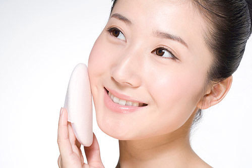 男人这些小动作会让女人爱之入骨,女人常做这5件事男人必须警惕