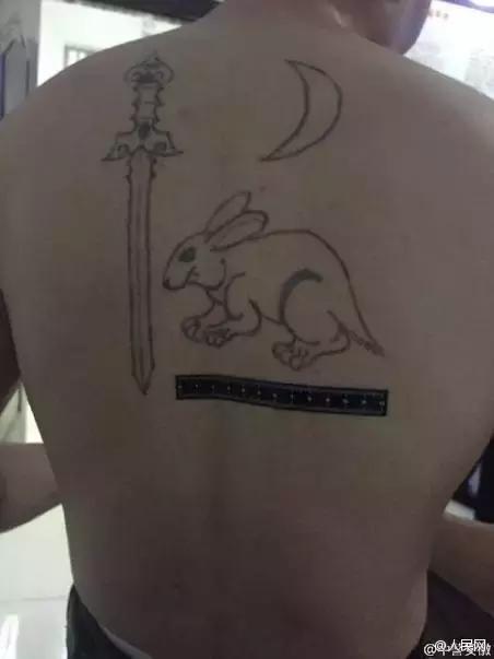 是时候让妹子们看看足球冷静一下了