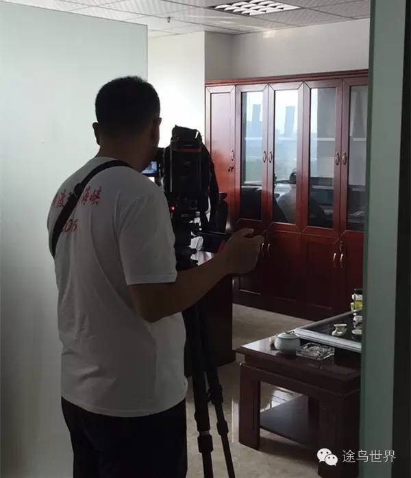 你当他是腼腆的逐梦者，却想不到是这样的霸道总裁