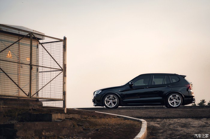 宝马x3曜夜版黑武士落地价,宝马x3黑武士静态体验