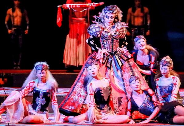 杨家有女初长成，三千宠爱在一身—《长恨歌》，内地版“水舞间”