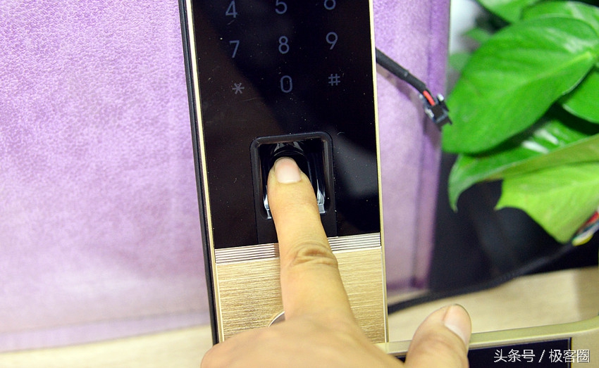 高科技的魅力,智能防盗门有哪些功能