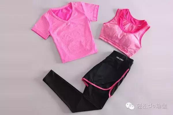 瑜伽服小分享到底穿什么瑜伽服才是合适练习瑜伽的呢