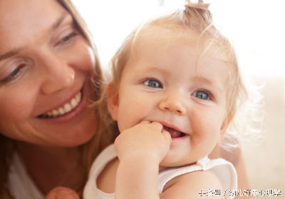宝宝手指起皮长倒刺脸发黄,婴儿手指长倒刺撕下去红肿