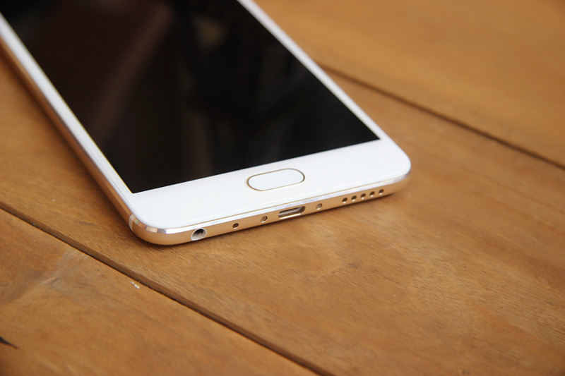 魅蓝e评测,魅族魅蓝e银色配置